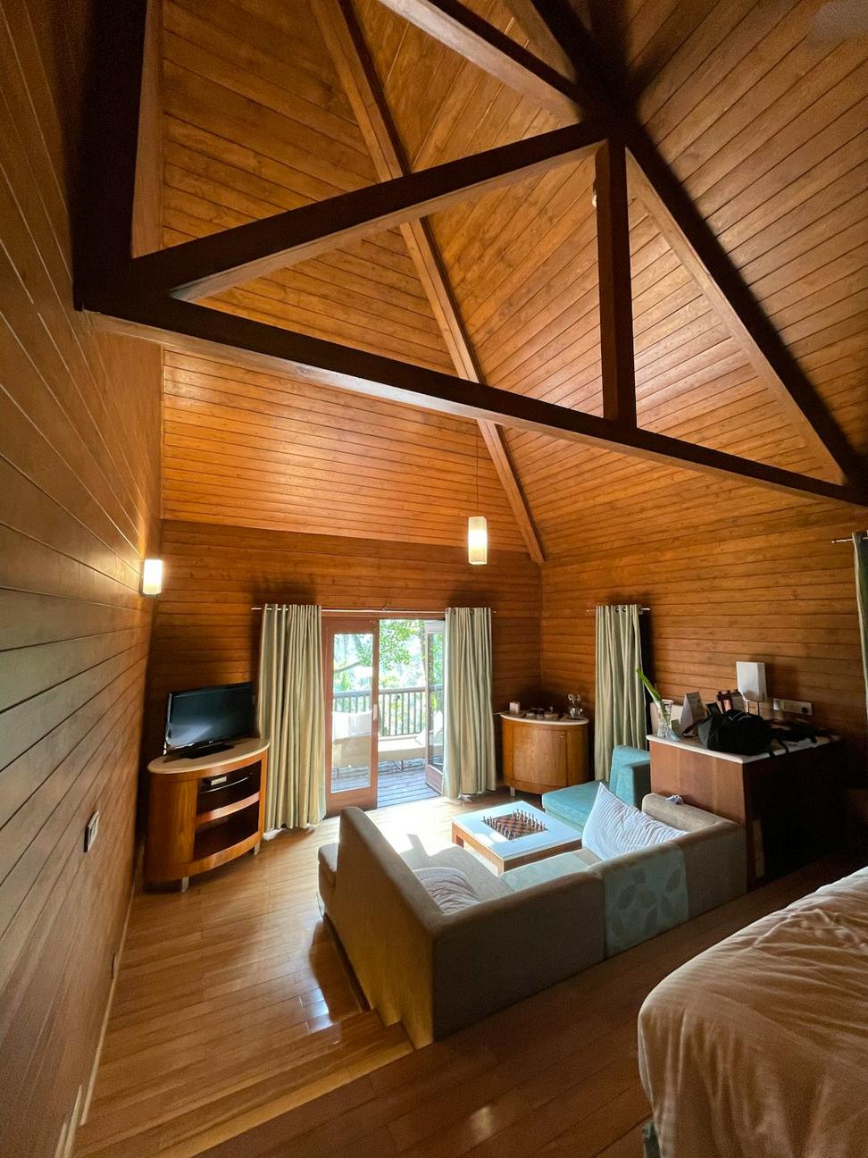 Superior Valley Room